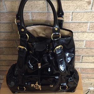 Patent leather shoulder purse